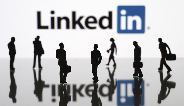 LinkedIn giới thiệu tính năng nhắm mục tiêu theo sở thích ngôn ngữ cho các trang của công ty